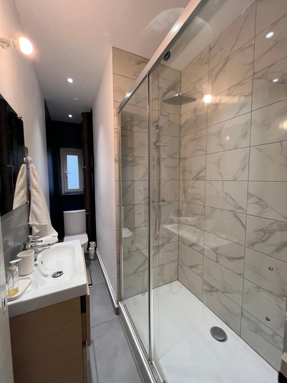 Soh Rent 3 Pieces Gare 3 - Tv - Wifi - Balcon