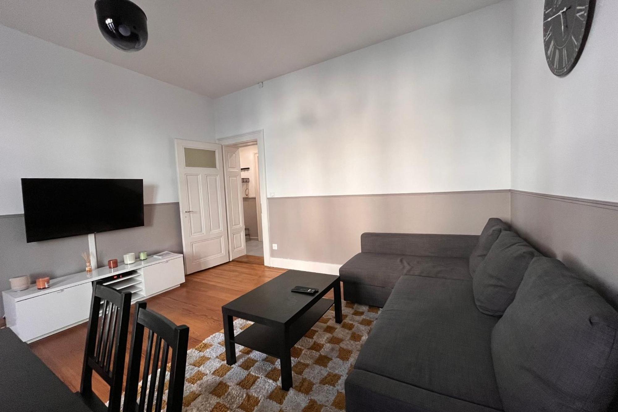 Soh Rent 3 Pieces Gare 3 - Tv - Wifi - Balcon *