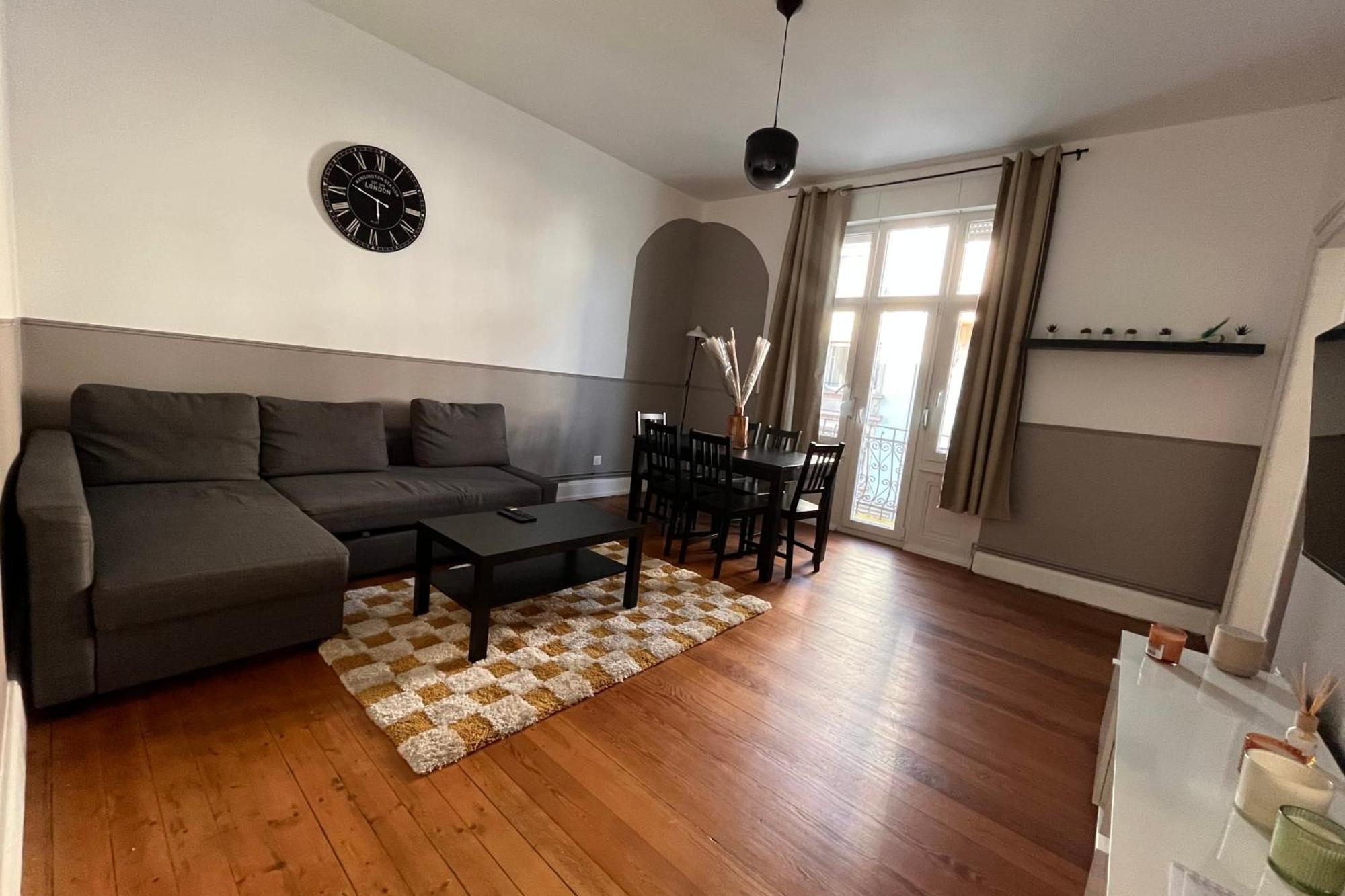 Soh Rent 3 Pieces Gare 3 - Tv - Wifi - Balcon *